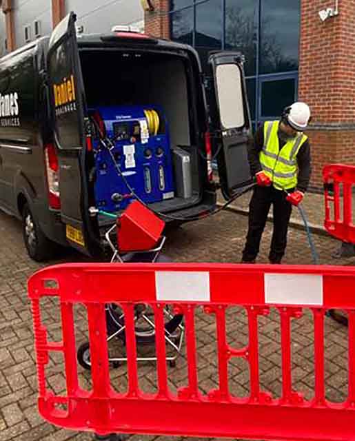 Drainage engineer unblocking manhole